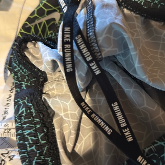 💰BOGO FREE Ladies’ Nike Running Shorts - Picture 5 of 5